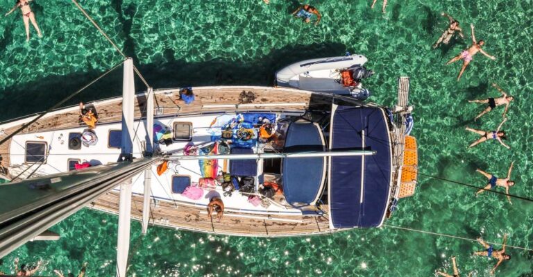 Adamas: Milos & Polyaigos Full-Day Sailboat Tour with Lunch