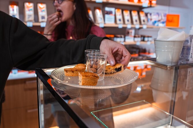 Afternoon Food Tour in Bordeaux : Local delicacies - The Tour Experience: A Step-by-Step Breakdown