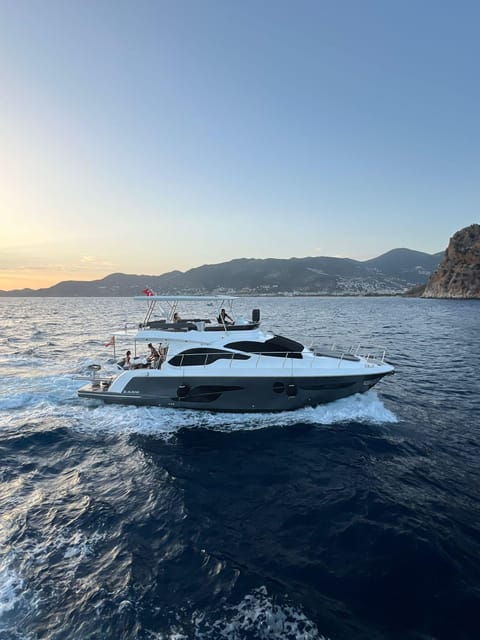 Alanya VIP Yacht Tour: Unlimited Drinks&Party Sunset&Morning - An Inside Look at the Alanya VIP Yacht Experience