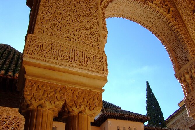 Alhambra entrance with Nazaries Palaces and audio guide without queues