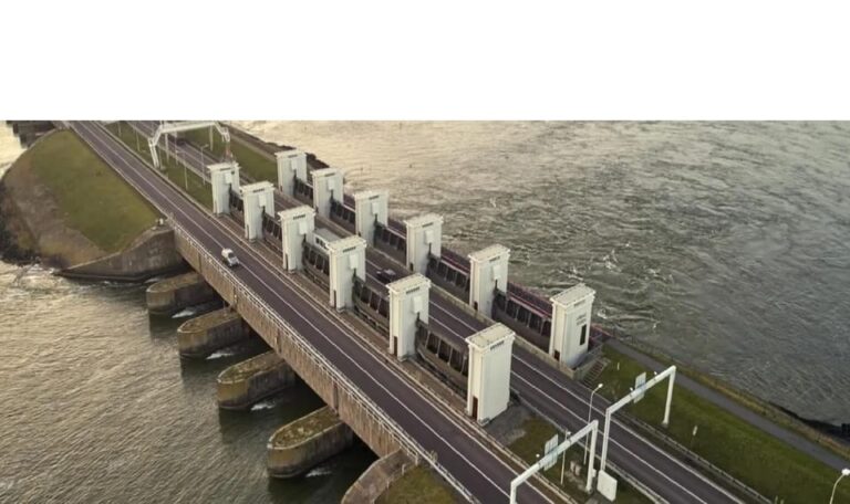 Amsterdam: Afsluitdijk & Wadden Center Museum Private Tour
