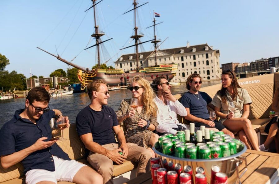 Amsterdam: Cozy Evening Canal Cruise With Open Bar Option - Setting the Scene: What to Expect on the Cruise
