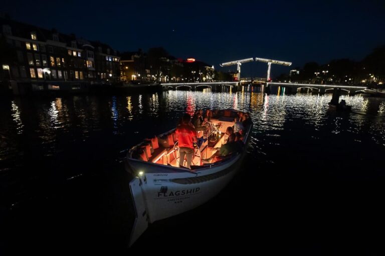 Amsterdam: Evening Canal Cruise with (Open) Bar on Board