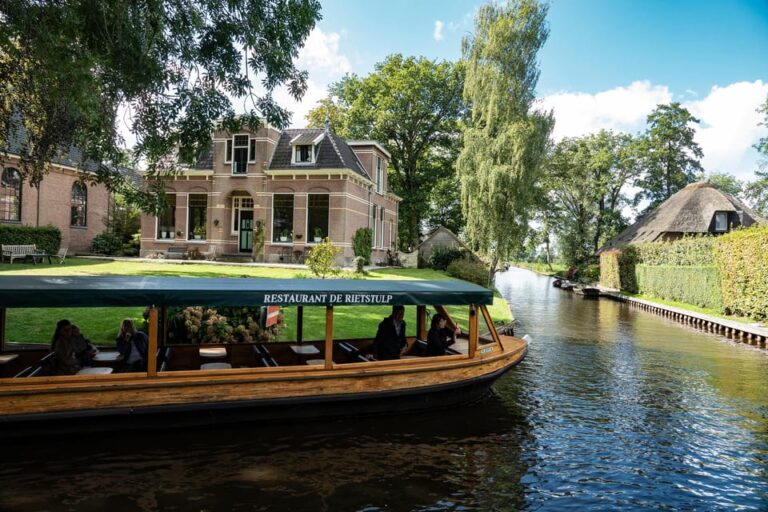 Amsterdam: Giethoorn Day Trip, Boat Tour, and Walking Tour