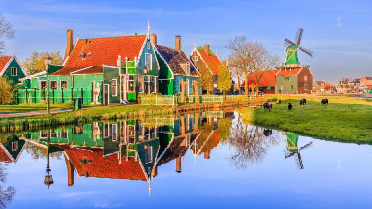 Amsterdam: Giethoorn & Zaanse Schans Small Group Day Trip