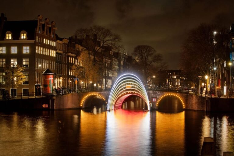 Amsterdam: Light Festival Boat Tour with Warm Drinks
