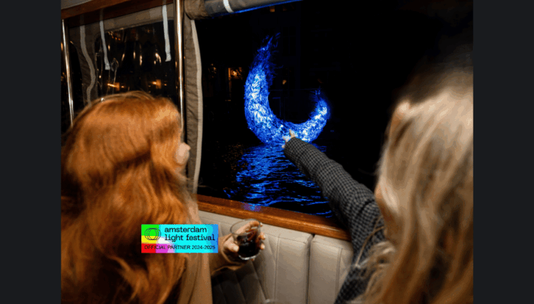 Amsterdam: Light Festival Cruise With Drinks & Snacks