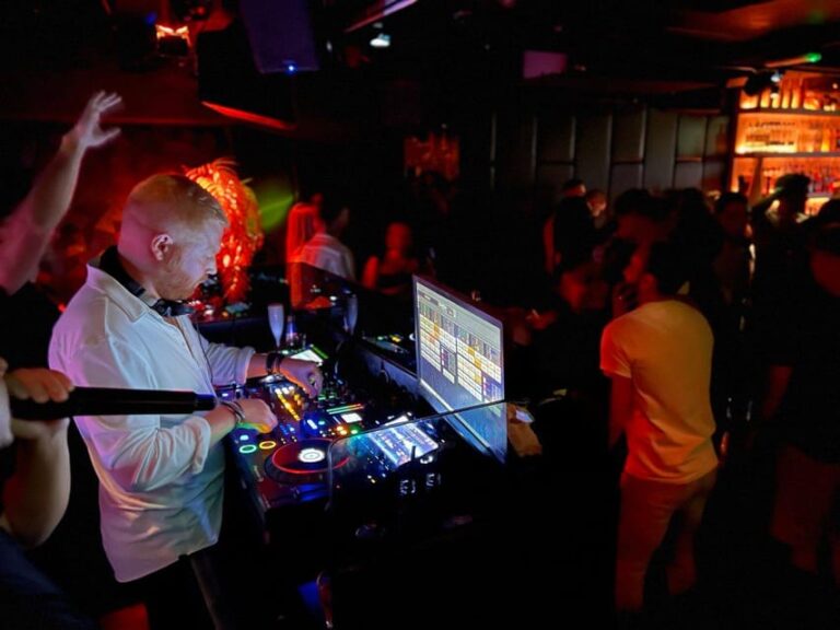 Amsterdam: Ludwig’s Halloween Pub Crawl with VIP Club Entry