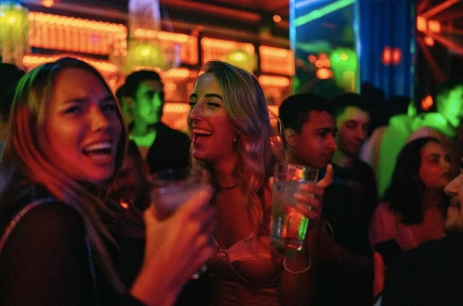 Amsterdam: Ludwig's Red Light Pub Crawl with VIP Club Entry - Starting Point and Duration