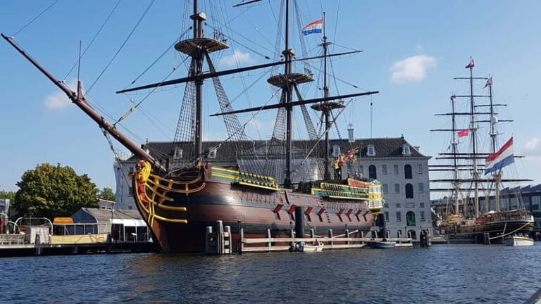 Amsterdam: Off the Beaten Path Bike Tour in French