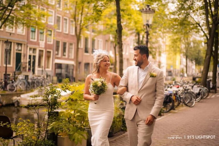 Amsterdam: Private Photoshoot for Couple, Family, or Solo