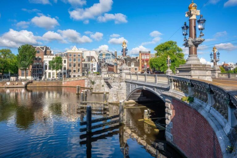 Amsterdam: Private Rembrandt Walking Tour & Optional Museums