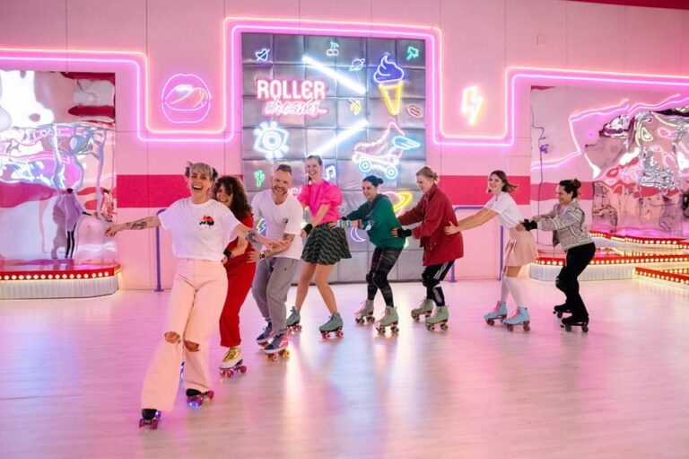Amsterdam: Roller Dreams & Amsterdam Nightlife Experience