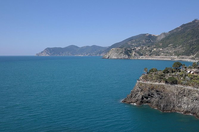 An easy hiking and a wine tasting tour in Cinque Terre