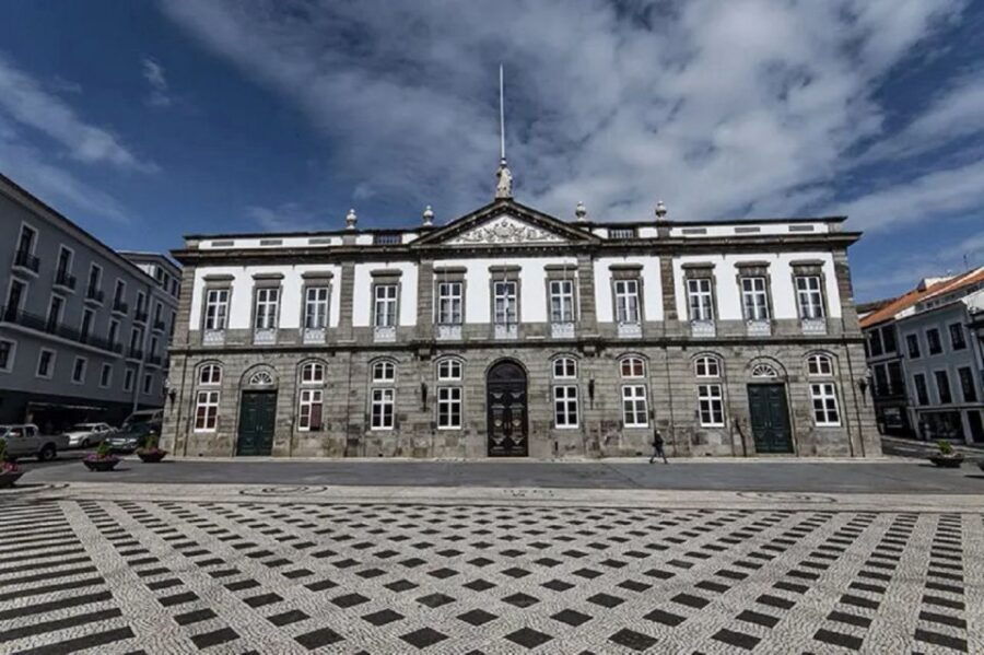 Angra do Heroísmo: Walking Tour with Local Pastry and Coffee - A Closer Look at the Tour Itinerary