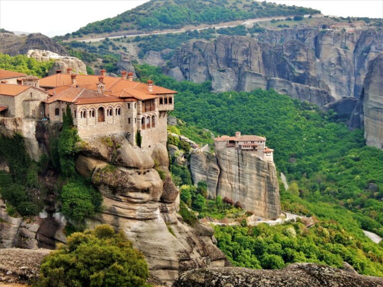 Athens: 2 Days in Meteora with 2 Guided Tours and Hotel Stay