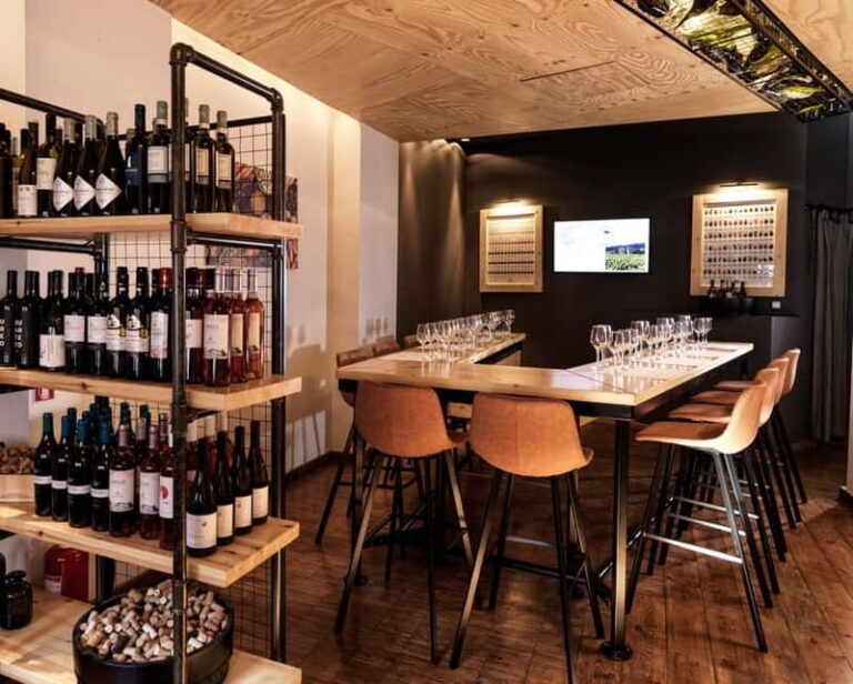Athens: Acropolis Wine Tasting with Cheese and Olives