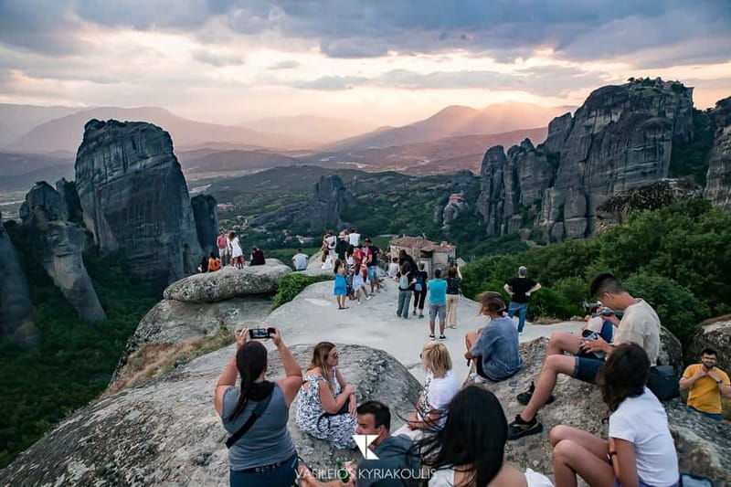 Athens: Meteora Day Trip in Spanish with Live Guide & Lunch - A Deep Dive into the Meteora Experience