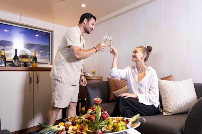 Athens: Saronic Islands Cruise with VIP Area Seating & Lunch