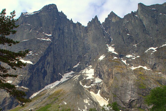 Audio-Guide Bus Tour at Scenic Routes of Åndalsnes to Trollstigen - An Immersive Journey through Norway’s Rugged Beauty