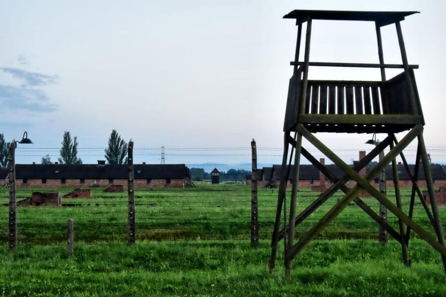 Auschwitz-Birkenau: Guided Tour and Skip-The-Line Ticket - The First Part: Auschwitz I  