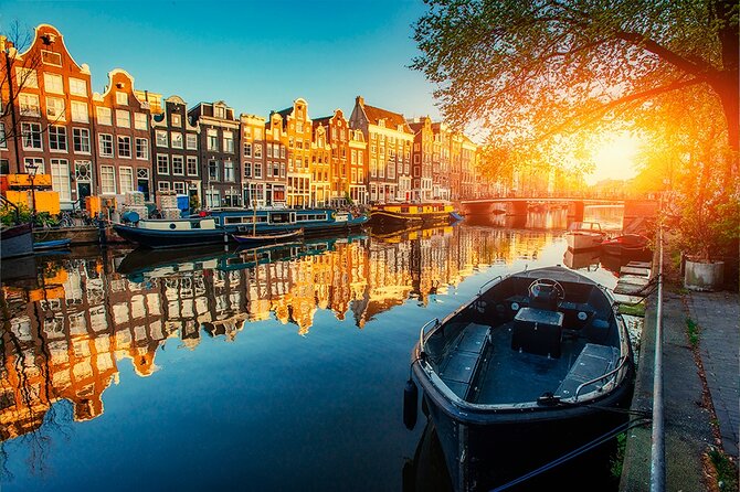 Authentic tour of Amsterdam: Jordaan, Ana Frank and Vondelpark