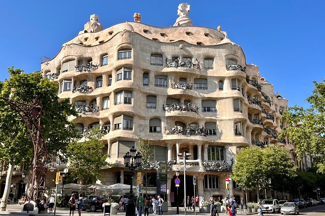 Barcelona Full Day: Sagrada Familia and the 3 Gaudí Houses