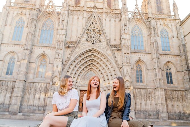 Barcelona Private Photoshoot at Cathedral & Kiss Wall - Why Choose This Photoshoot Experience?  