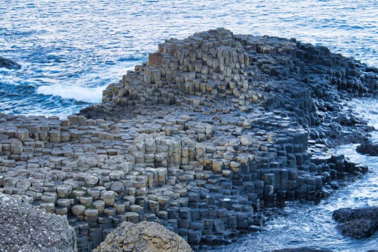 Belfast & Giant’s Causeway: 2-Day Rail Tour from Dublin