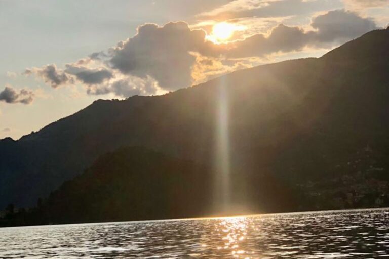 Bellagio: Lake Como Sunset Kayak Villas Experience