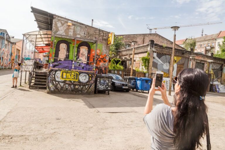 Berlin: Alternative Bike Tour of Kreuzberg & Friedrichshain