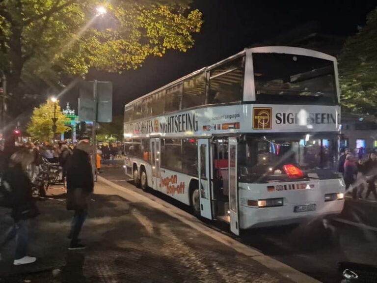 Berlin: Bus Tour by Night with Live Commentary