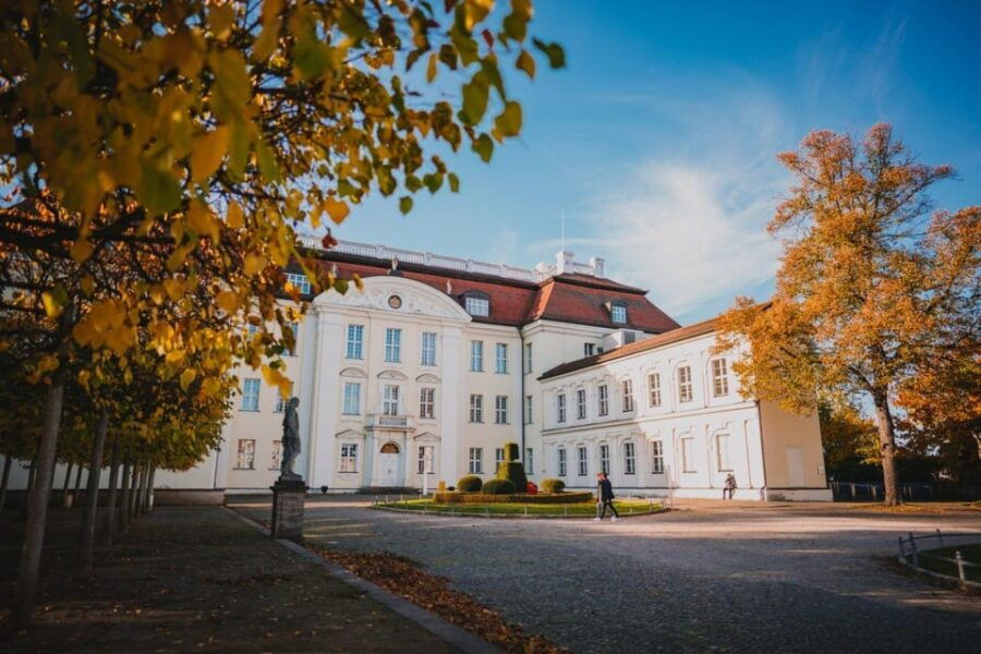 Berlin: Classical concerts in the Köpenick Palace - Aurorasaal - Setting the Scene at Köpenick Palace