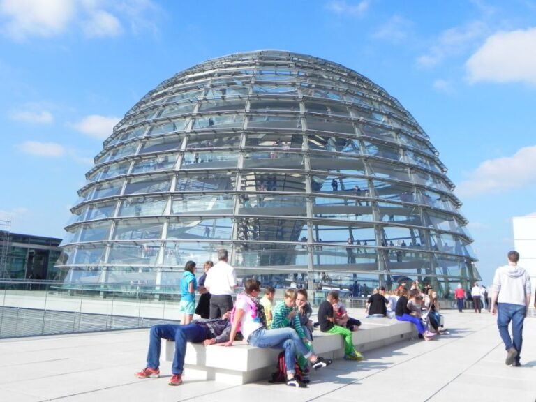 Berlin: Government District Tour and Reichstag Dome Visit