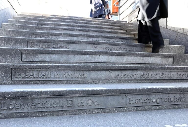 Berlin: Hidden gems around the Gendarmenmarkt – Guided walking tour