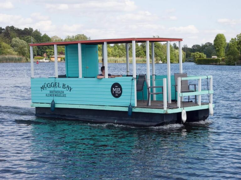 Berlin: Raft Boat Curacau Rental