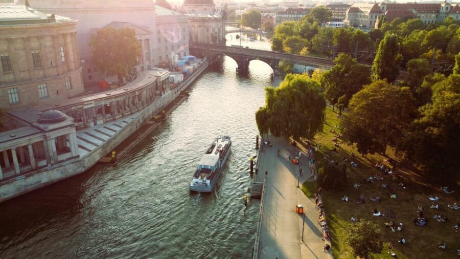 Berlin: Spree River Romantic Moon Boat Ride - The Experience: What You Can Expect