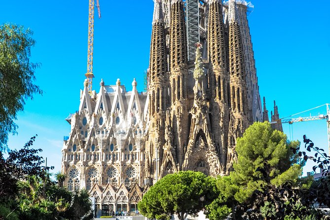 Best of Barcelona and Sagrada Familia Tour with Priority Access
