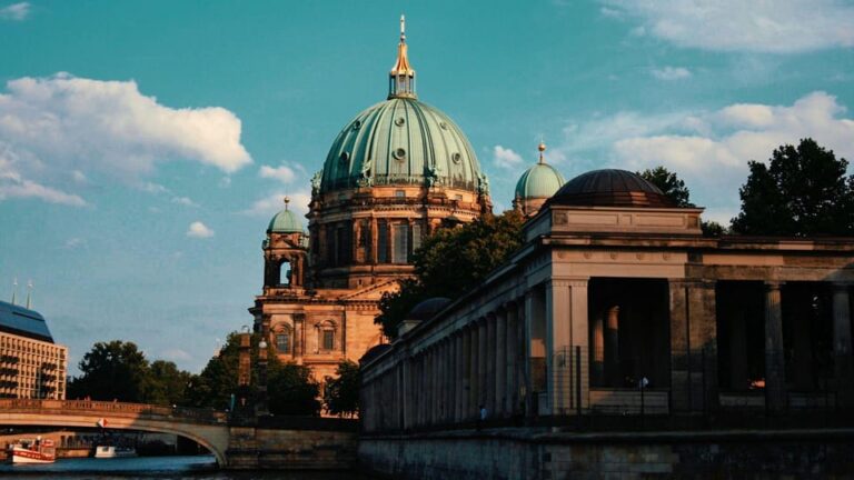 Best of Berlin: Private Walking Tour with a Local