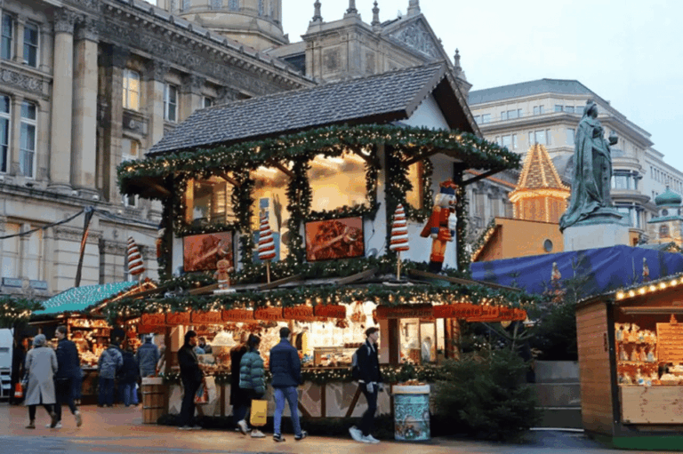 Birmingham: Christmas Market and Festive Lights Walking Tour