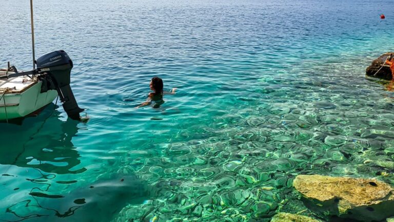 Blue Caves & Crystal Waters – Unlimited drinks