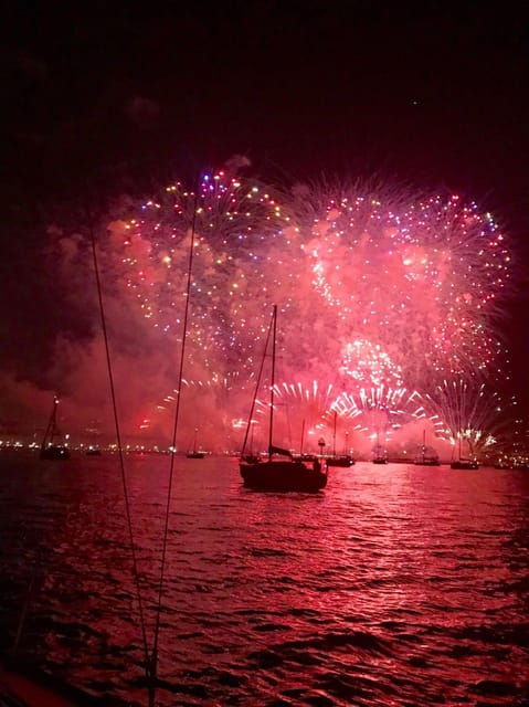 Bluemotion Lisbon: New Year's Eve sailboat cruise - Why Choose the New Year’s Eve Sailboat Cruise?