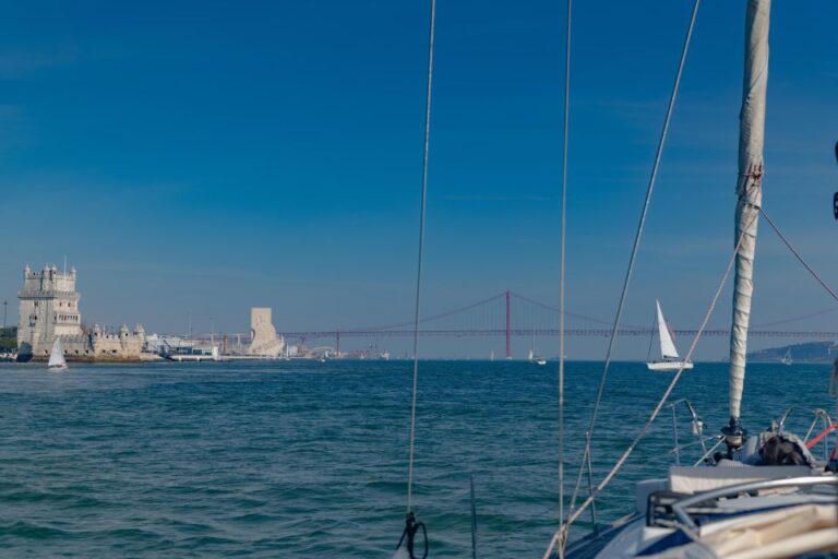 Bluemotion Lisbon: Sailing tour in Tagus River