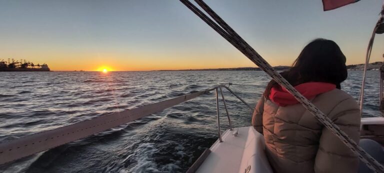 Bluemotion Lisbon: Sunset sailing tour in Tagus River