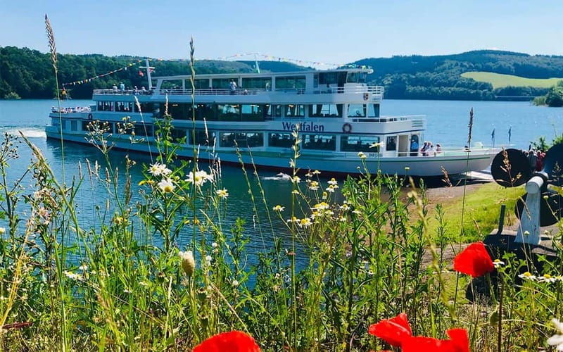 Boat trip on the Biggesee: lake romance in the Sauerland mountains! - Exploring the Biggesee Boat Trip: An Authentic Lake Adventure