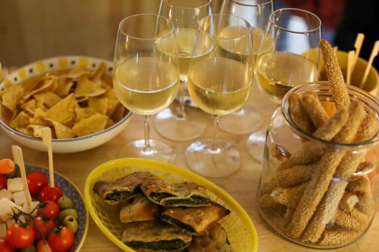 BOLOGNA APE IN LAB: Create your own jewelry while sipping a glass of wine!