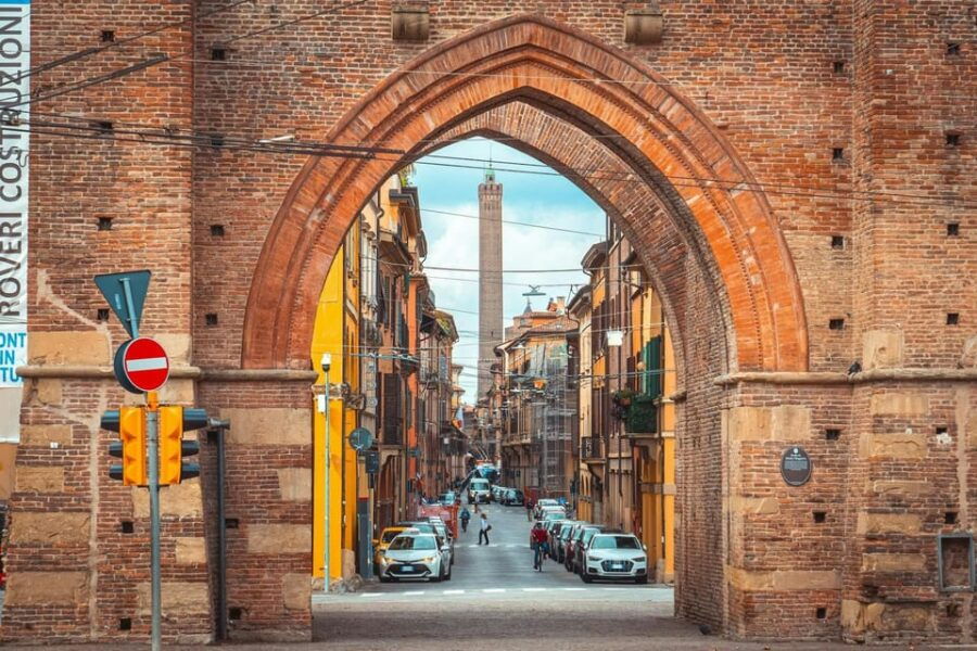 Bologna: Private Top Historical Sites Guided Walking Tour - Exploring the Heart of Bologna