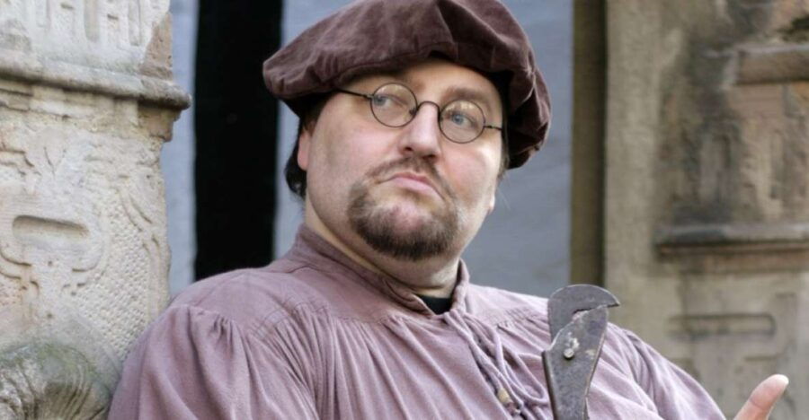 Bremen: Old Town Tour with Costumed Performer & Tour Guide - An Engaging Alternative to Traditional Tours