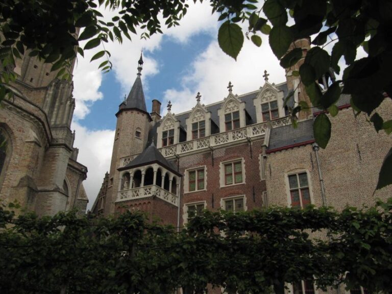 Bruges: 2.5-Hr Walking Tour from train station to Markt
