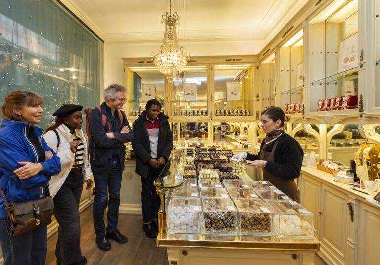 Brussels: Guided Food Tour with Full Meal and Drinks